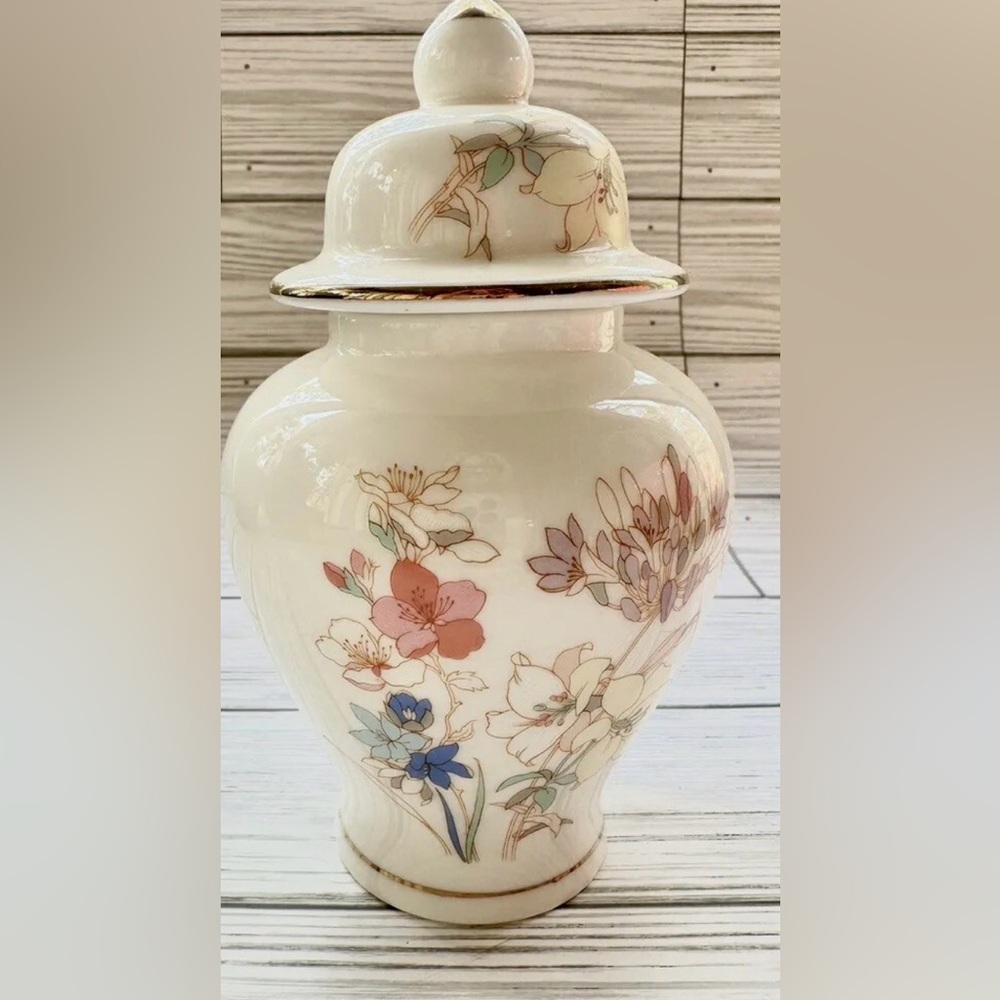Vintage Japan Porcelain Ginger Jar Lidded Cream Floral Design